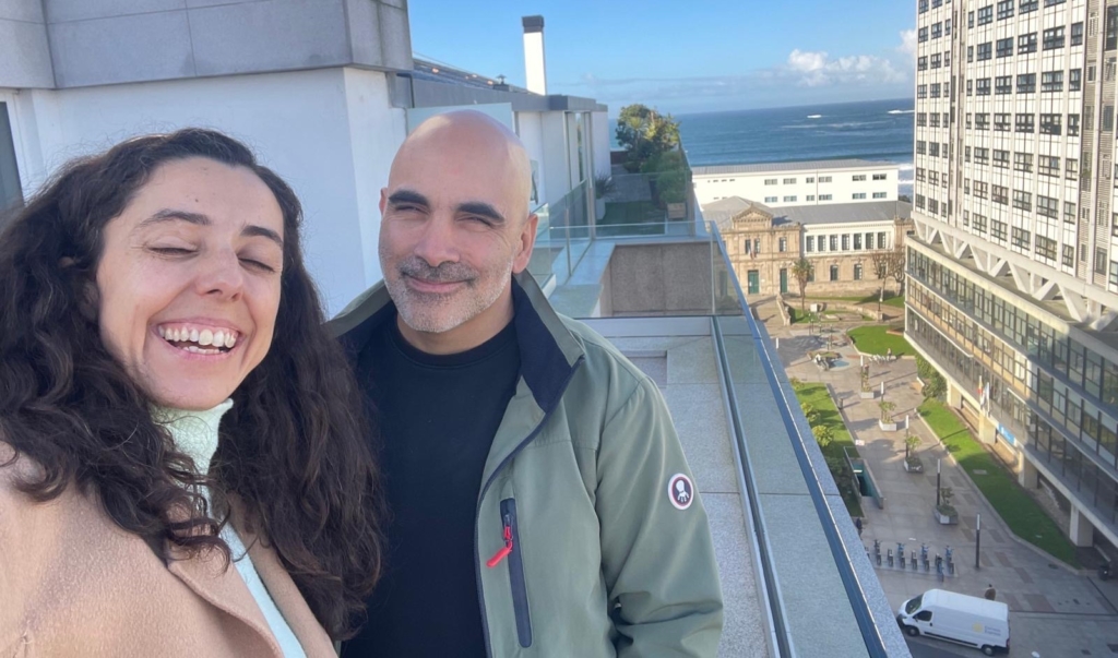 Candela y David en su nueva casa.